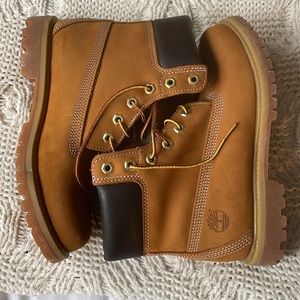 never been worn* timberland womens boots